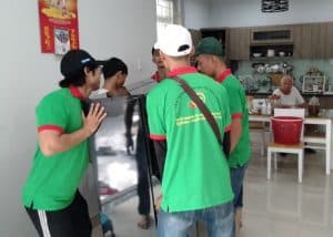Nhân viên chuyển đồ tại Tân Phú