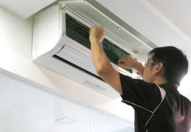 Nhân viên tháo lắp máy lạnh chuyên nghiệp mang lại sự yên tâm cho khách hàng